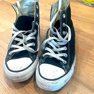 Used - Classic Converse - All Star Chuck Taylor - Women’s 7.5 - Men’s 5.5